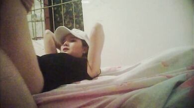 真厉害在城中村的小巷子里找到这么漂亮迷人的气质少妇 浑圆翘臀丰腴大长腿大力张开配合鸡巴进出 好爽停不下来